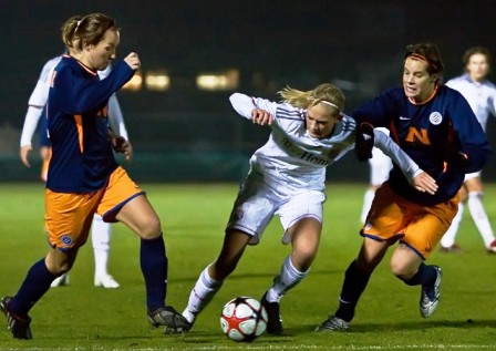 Delphine Blanc titularisée a gagné les duels aériens Delphine Blanc titularisée a gagné les duels aériens