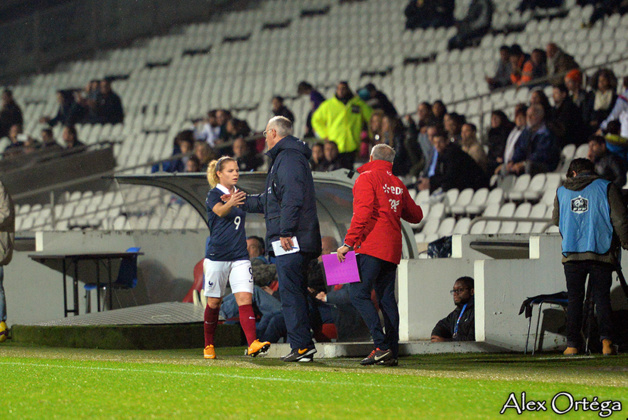 Le Sommer, remplacée, les matchs amicaux autorisent jusqu'à six changements par équipe Le Sommer, remplacée, les matchs amicaux autorisent jusqu'à six changements par équipe