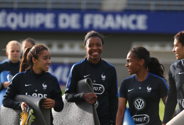 Perle Morroni, à droite, a quitté Clairefontaine (photo A.Mesa/FFF.fr) Perle Morroni, à droite, a quitté Clairefontaine (photo A.Mesa/FFF.fr)