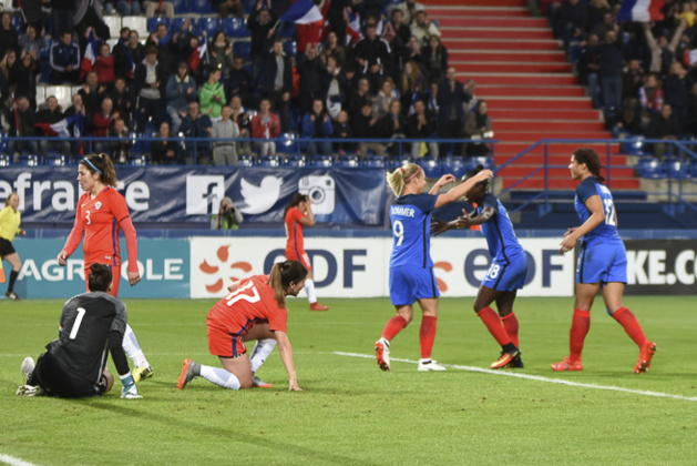 Asseyi félicitée par la passeuse Le Sommer (photo Frédérique Grando/LMP) Asseyi félicitée par la passeuse Le Sommer (photo Frédérique Grando/LMP)