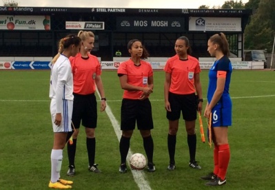 La capitaine Moreira à droite La capitaine Moreira à droite