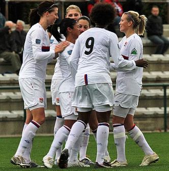 Lyon reste à la poursuite du PSG (photo archive : Van Gol) Lyon reste à la poursuite du PSG (photo archive : Van Gol)