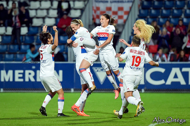 Abily félicitée par Renard qui lui avait cédé le brassard pour un soir Abily félicitée par Renard qui lui avait cédé le brassard pour un soir