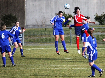 Duel dans la défense vendéenne entre Février et Doussin (photo : Sébastien Duret) Duel dans la défense vendéenne entre Février et Doussin (photo : Sébastien Duret)