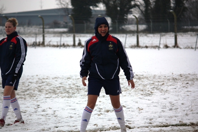 Bonne ambiance pour Louisa Necib et ses partenaires (photos : Sébastien Duret) Bonne ambiance pour Louisa Necib et ses partenaires (photos : Sébastien Duret)