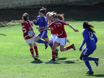 mais l'attaque n'a su trouver le chemin des filets (photo : Sébastien Duret) mais l'attaque n'a su trouver le chemin des filets (photo : Sébastien Duret)
