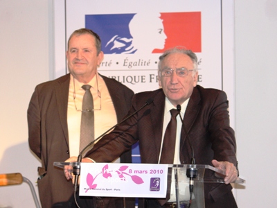 Jean-Pierre Escalettes (au micro) et Fernand Duchaussoy (à gauche)