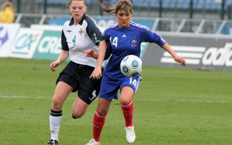 Necib et les Bleues reportent la 1re manche face à l'Irlande du Nord (photo : Bertrand Volant)