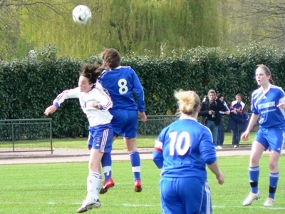 Mariani à la lutte avec Inesta (photo : FCFC)