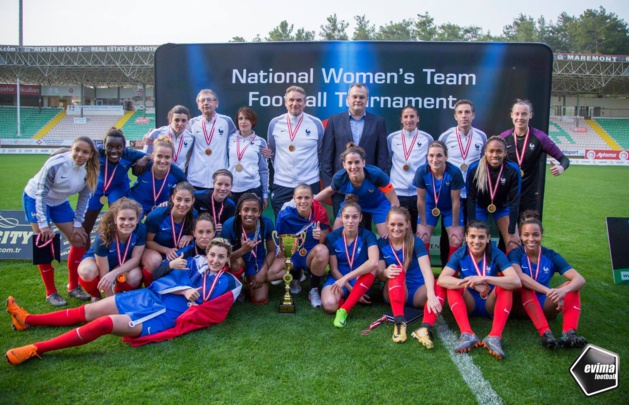Les Françaises fêtent leur victoire (photo Soccer Network LLC) Les Françaises fêtent leur victoire (photo Soccer Network LLC)