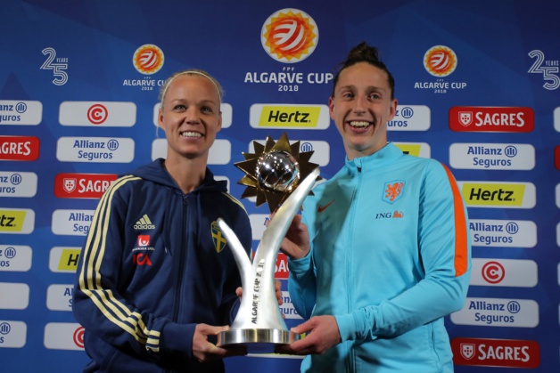 Caroline Seger et Sari van Veenendaal (photo Algarve Cup)