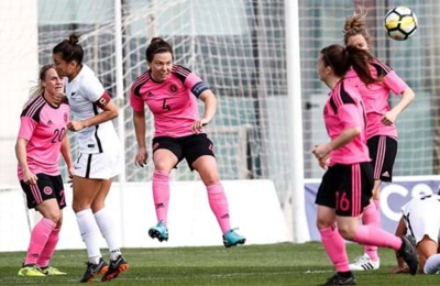 Deux succès pour l'Ecosse (en rose) face à la Nouvelle-Zélande Deux succès pour l'Ecosse (en rose) face à la Nouvelle-Zélande