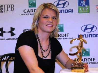 Eugénie Le Sommer reçoit le trophée UNFP Eugénie Le Sommer reçoit le trophée UNFP