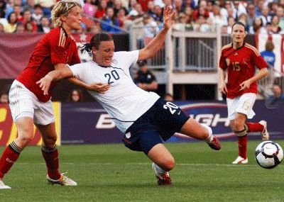 Wambach a inscrit deux buts face à l'Allemagne