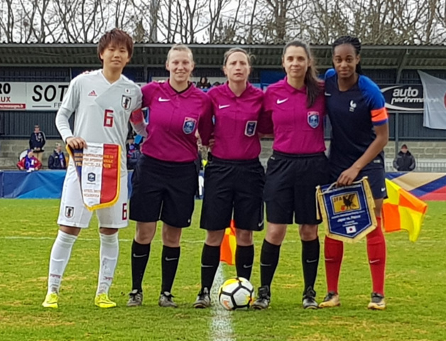Les capitaines et le trio arbitral (photo Ligue de Bretagne) Les capitaines et le trio arbitral (photo Ligue de Bretagne)