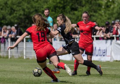 Lorgeré tente de passer entre Rabanne et Corboz (photo Gianni Pablo) Lorgeré tente de passer entre Rabanne et Corboz (photo Gianni Pablo)