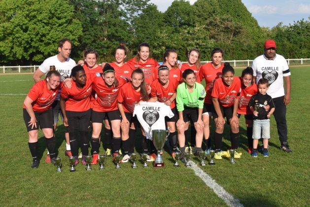 En hommage à la jeune joueuse Camille Lerch, disparue quelques jours auparavant (photo Ligue Bourgogne Franche-Comté) En hommage à la jeune joueuse Camille Lerch, disparue quelques jours auparavant (photo Ligue Bourgogne Franche-Comté)
