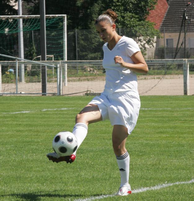 Nadia Benmokhtar, en provenance de COM Bagneux