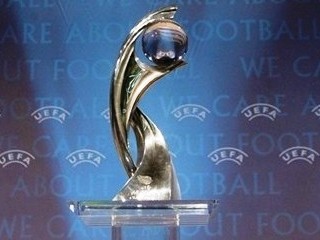 Le trophée (photo : uefa.com)