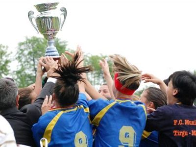 Targu Mures a terminé champion avec 5 points d'avance sur le Sporting Craiova (58) et 11 sur CFF Clujana (52). Zsuzsanna Sinka termine meilleure buteuse avec 40 buts