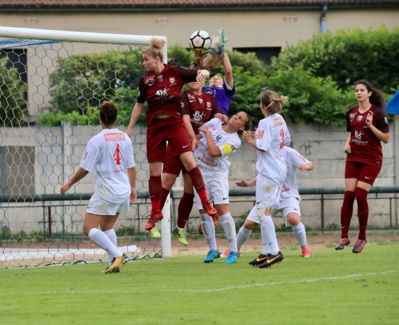 Deville s'est inclinée sur un corner direct de Wenger Deville s'est inclinée sur un corner direct de Wenger
