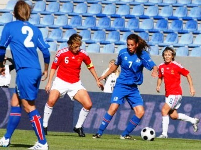 Sandrine Soubeyrand et les Françaises sont désormais barragistes pour les éliminatoires du Mondial 2011 (Crédit : mbl) Sandrine Soubeyrand et les Françaises sont désormais barragistes pour les éliminatoires du Mondial 2011 (Crédit : mbl)