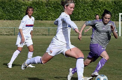 Amandine Henry et les Lyonnaises occupent déjà la première place de D1 (crédit photo OLWEB.fr)