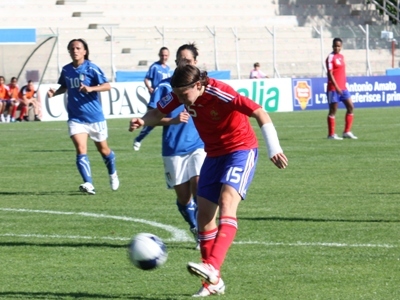 Sur cette reprise, Elise Bussaglia a égalisé pour les Bleues (photo : S. Duret)