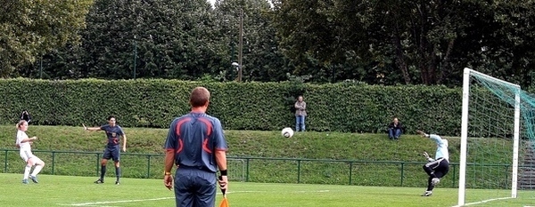 Le penalty transformé par Le Sommer (photo : Jean-François)