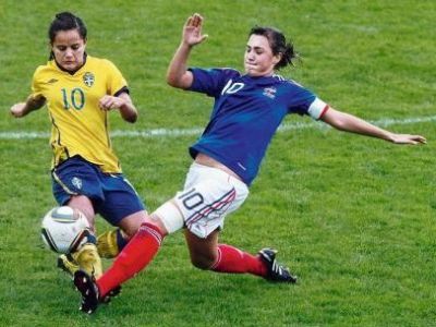 Diaz et les Suédoises jouent un mauvais coup aux mini-Bleues (photo : DLD)