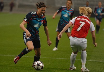 Lotta Schelin, insaisissable s'offre un triplé Lotta Schelin, insaisissable s'offre un triplé