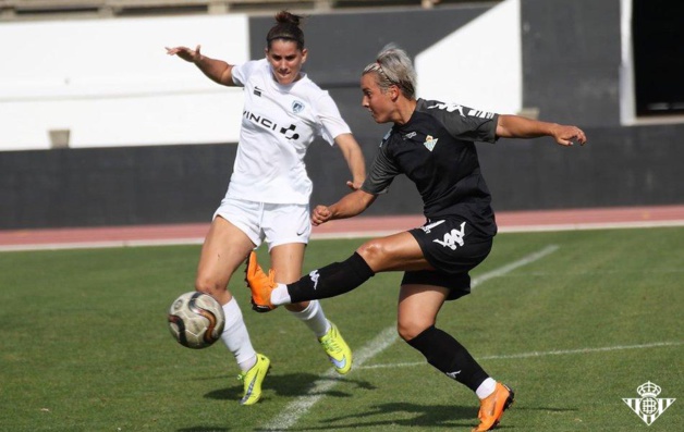 Bilbault tente d'intervenir devant Priscila Borja (photo Real Betis) Bilbault tente d'intervenir devant Priscila Borja (photo Real Betis)