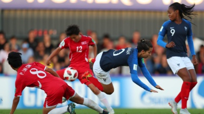 Dure bataille pour Zamanian ici avec Katoto entrée en seconde période (photo FIFA.com) Dure bataille pour Zamanian ici avec Katoto entrée en seconde période (photo FIFA.com)