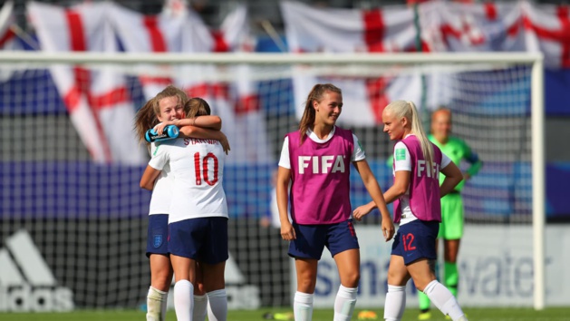 Stanway de dos a signé un doublé décisif en trois minutes (photo FIFA.com) Stanway de dos a signé un doublé décisif en trois minutes (photo FIFA.com)