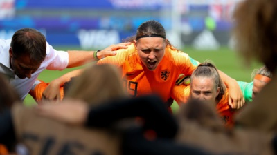 A gauche, Kreek et au centre, Kalma (photo FIFA.com) A gauche, Kreek et au centre, Kalma (photo FIFA.com)