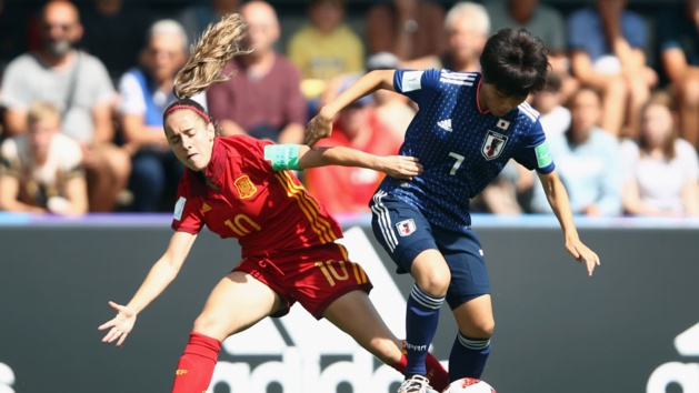 Retrouvailles après le match de groupe remporté par l'Espagne (photos FIFA.com) Retrouvailles après le match de groupe remporté par l'Espagne (photos FIFA.com)