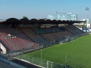 Le stade Jean Bouin accueillera les Bleues, vendredi soir