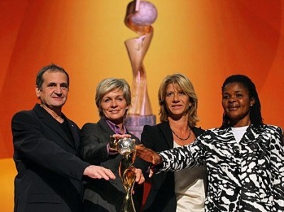 Les quatre sélectionneurs du groupe A : Bruno Bini, Silvia Neid, Carolina Morace et Uche (photo : DFB)