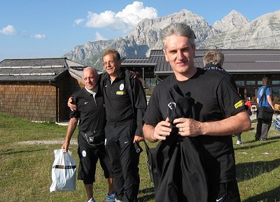 Dans les Dolomites, Fiat a mis un chalet à la disposition de la Juve où se déroule toutes les préparations d'avant saison. Dans les Dolomites, Fiat a mis un chalet à la disposition de la Juve où se déroule toutes les préparations d'avant saison.