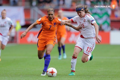 Van de Sanden et les Pays-Bas passent par les barrages (photo KNVB) Van de Sanden et les Pays-Bas passent par les barrages (photo KNVB)