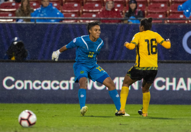 La gardienne jamaïcaine entrée à la 120e a sorti deux tirs au but La gardienne jamaïcaine entrée à la 120e a sorti deux tirs au but