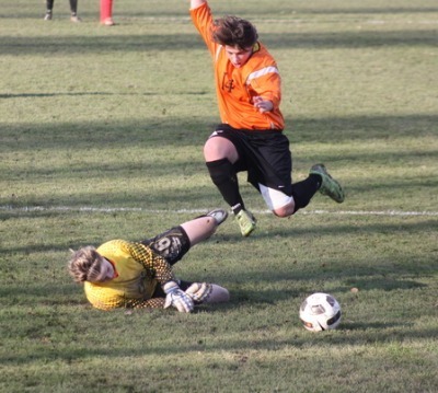 Amiens-Montières possède un point d'avance sur Rouvroy dans le groupe B Amiens-Montières possède un point d'avance sur Rouvroy dans le groupe B