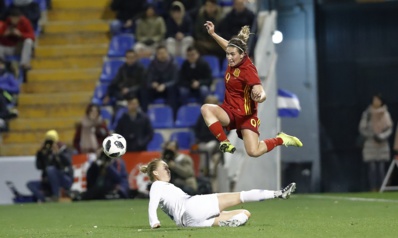 Caldentey évite un tacle adverse Caldentey évite un tacle adverse