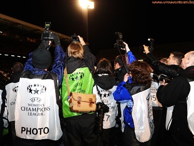 Les photographes et les médias étaient en nombre (photo : vrouwenteam.be) Les photographes et les médias étaient en nombre (photo : vrouwenteam.be)