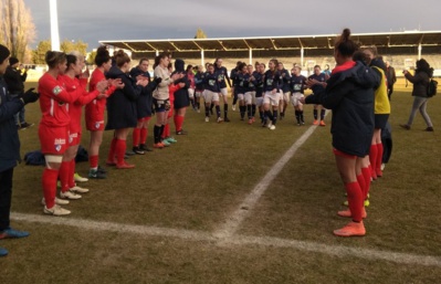Les Grenobloises font la haie d'honneur aux Avignonnaises (photo District Grand Vaucluse) Les Grenobloises font la haie d'honneur aux Avignonnaises (photo District Grand Vaucluse)