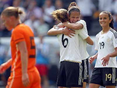 La joie de Mbabi, buteuse (photo : DFB.de)