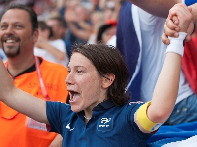 La joie d'Elise Bussaglia qui a permis aux Bleues d'égaliser (photo : Eric Baledent)