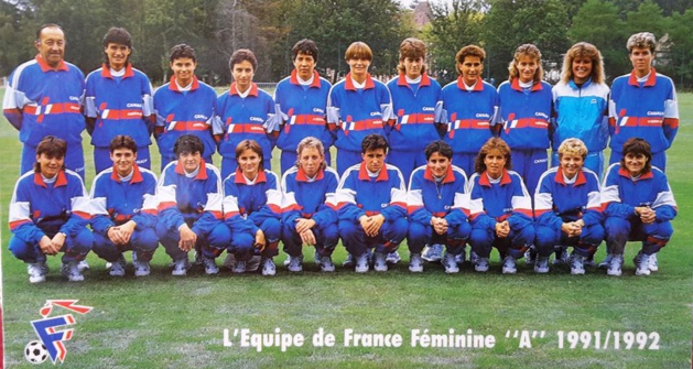 Ghislaine Baron, accroupie, 4e en partant de la droite Ghislaine Baron, accroupie, 4e en partant de la droite