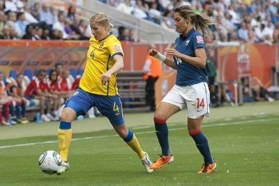 Louisa Necib se sera blessée dès la trentième minute. Bilan : entorse du genou droit. Louisa Necib se sera blessée dès la trentième minute. Bilan : entorse du genou droit.
