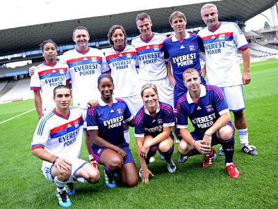 Sarah Bouhaddi, Elodie Thomis et Amandine Henry étaient aussi présentes il y a quelques jours pour la présentation des nouveaux maillots (photo : olweb.fr)